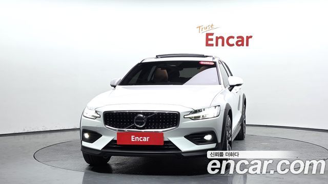 Volvo V60 2-го поколения B5 Ultimate AWD - фото 1