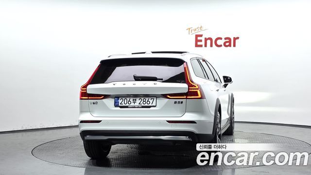 Volvo V60 2-го поколения B5 Ultimate AWD - фото 2