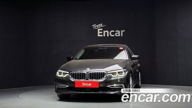 BMW 5-Series G30 530i Luxury Plus - фото 2