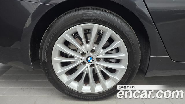 BMW 5-Series G30 530i Luxury Plus - фото 4