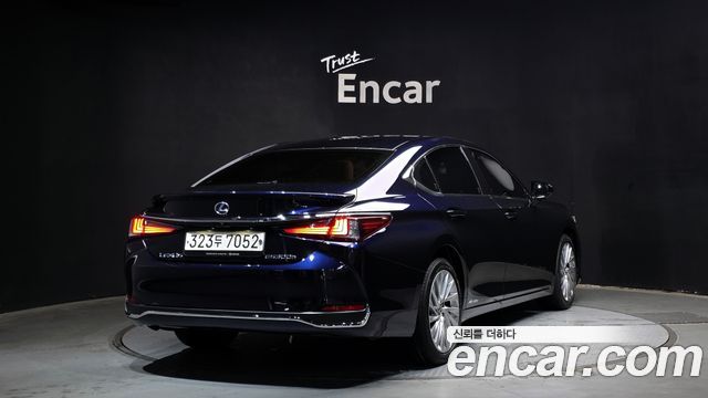 Lexus ES 7-го поколения Luxury Plus - фото 1