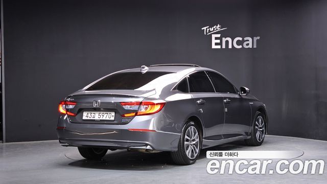 Honda Accord 10-го поколения 2.0 Hybrid Touring - фото 1