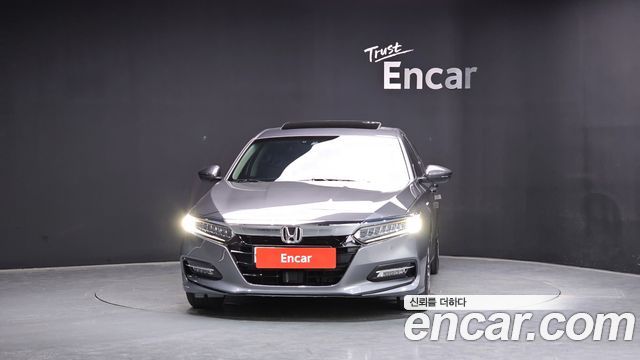Honda Accord 10-го поколения 2.0 Hybrid Touring - фото 2