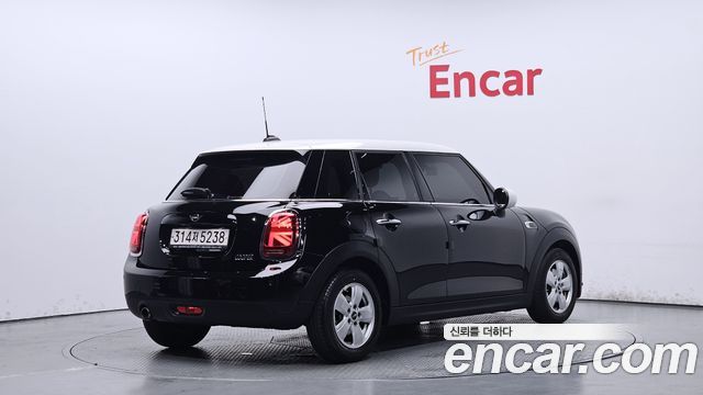 Mini Cooper 5Door Standard 3rd - фото 0
