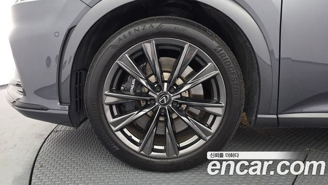 Lexus RX 5-го поколения F-Sport - фото 4