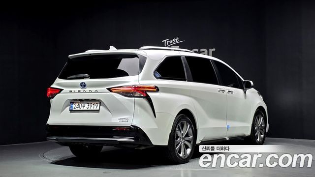 Toyota Sienna 4-го поколения 2.5 Hybrid 2WD - фото 1