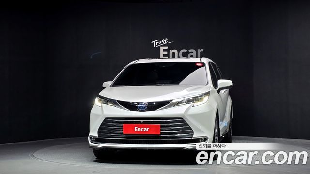 Toyota Sienna 4-го поколения 2.5 Hybrid 2WD - фото 2