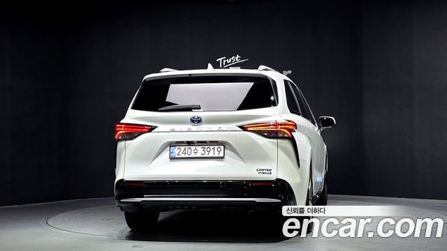 Toyota Sienna 4-го поколения 2.5 Hybrid 2WD - фото 3
