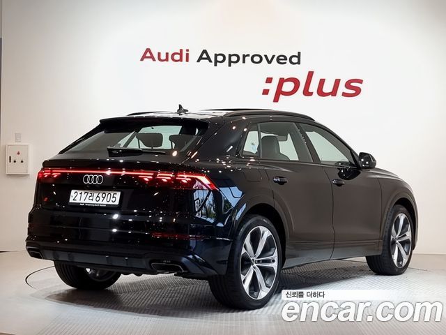 Audi Q8 55 TFSI Quattro Premium - фото 1
