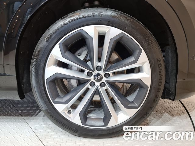 Audi Q8 55 TFSI Quattro Premium - фото 4