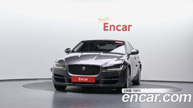 Jaguar XE 20d Portfolio - фото 1