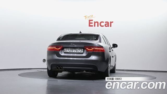 Jaguar XE 20d Portfolio - фото 2