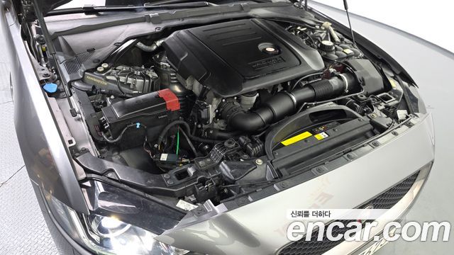 Jaguar XE 20d Portfolio - фото 4