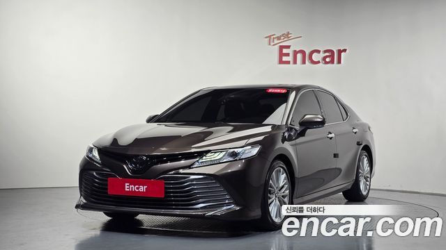 Toyota Camry XV70 2.5 - фото 0