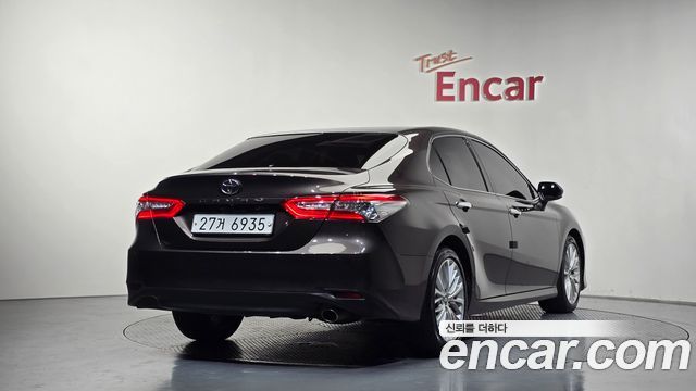 Toyota Camry XV70 2.5 - фото 1