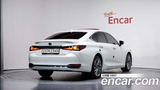 Lexus ES 7-го поколения Executive - фото 1
