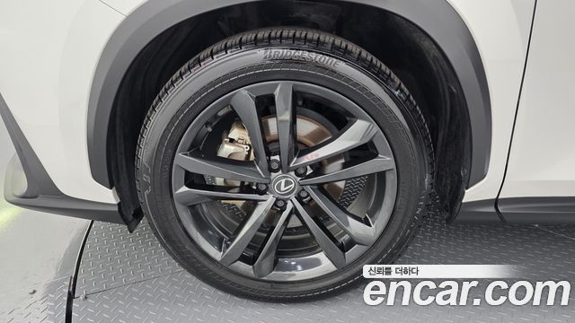 Lexus NX 2-го поколения Premium - фото 4