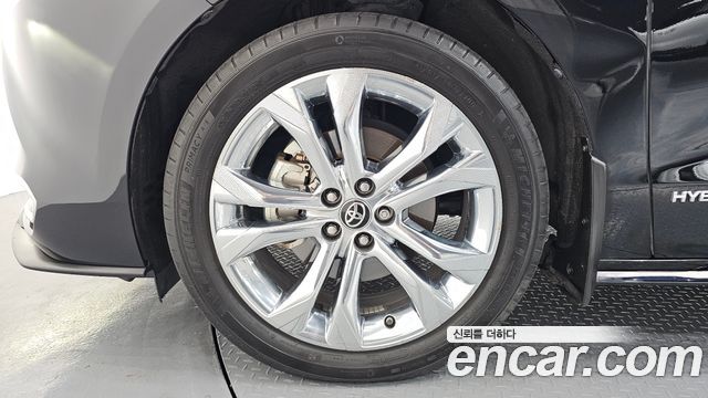 Toyota Sienna 4-го поколения 2.5 Hybrid 2WD - фото 4