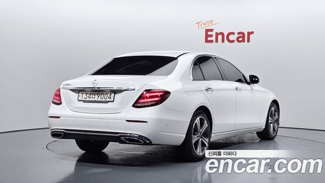 Mercedes-Benz E-Class W213 E220d Avantgarde - фото 1