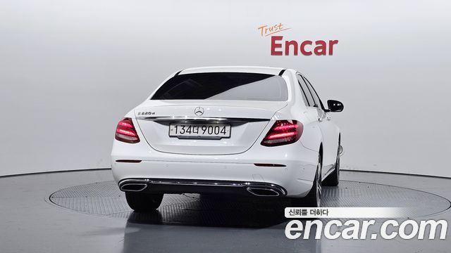 Mercedes-Benz E-Class W213 E220d Avantgarde - фото 3