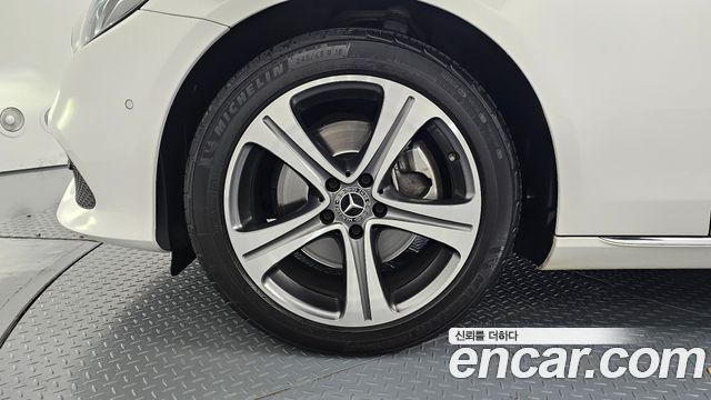 Mercedes-Benz E-Class W213 E220d Avantgarde - фото 4