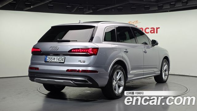 Audi Q7 45 TDI Quattro - фото 1