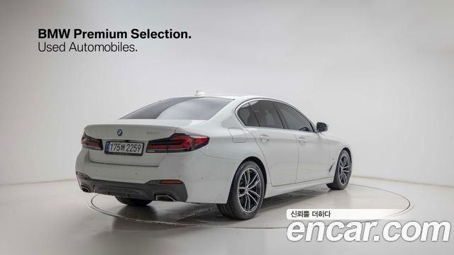 BMW 5-Series G30 520i M Sport - фото 3