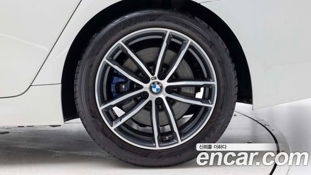 BMW 5-Series G30 520i M Sport - фото 4