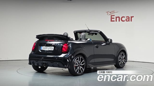 Mini Cooper Convertible 4-го поколения JCW - фото 0