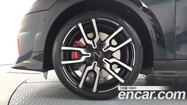 Mini Cooper Convertible 4-го поколения JCW - фото 3