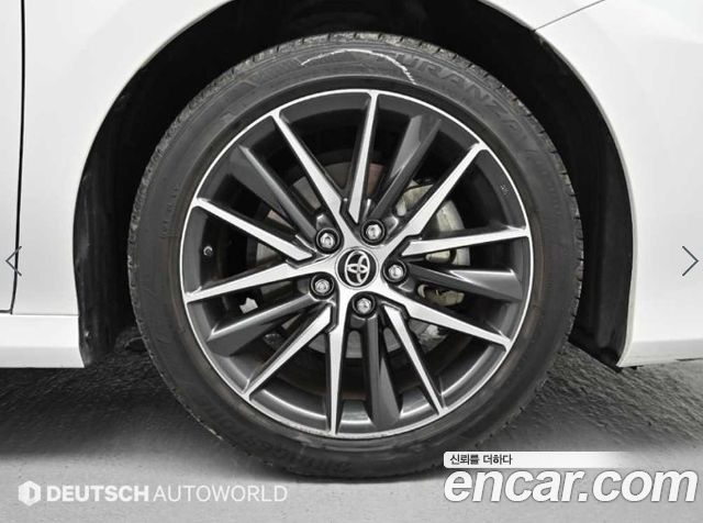Toyota Camry XV70 2.5 XLE Hybrid - фото 4