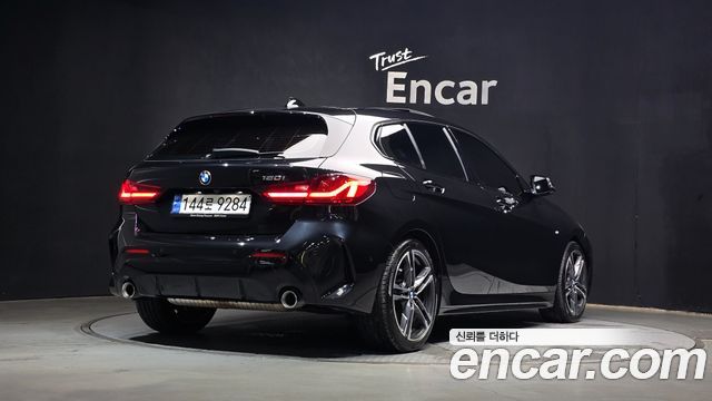 BMW 1-Series F40 120i M Sports - фото 1