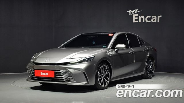 Toyota Camry XV80 2.5 XLE Premium Hybrid - фото 0