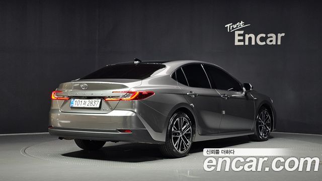 Toyota Camry XV80 2.5 XLE Premium Hybrid - фото 1