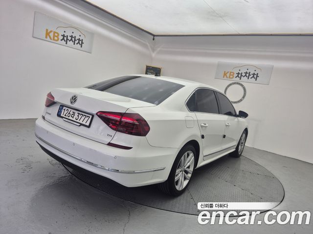 Volkswagen Passat Новый 2.0 TSI B7 - фото 1