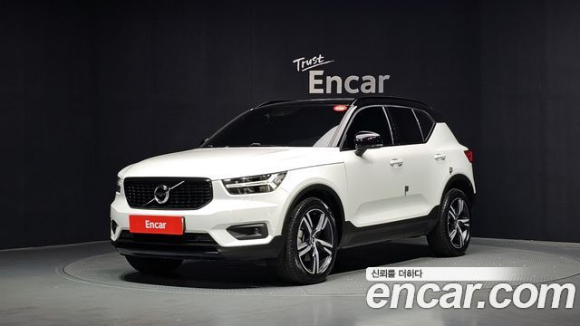 Volvo XC40 B4 R-Design - фото 0