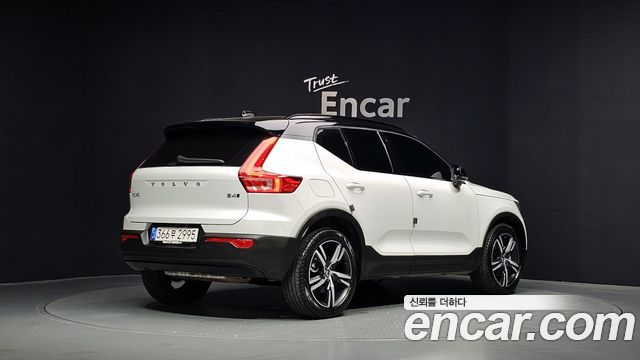 Volvo XC40 B4 R-Design - фото 1