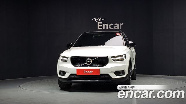 Volvo XC40 B4 R-Design - фото 2