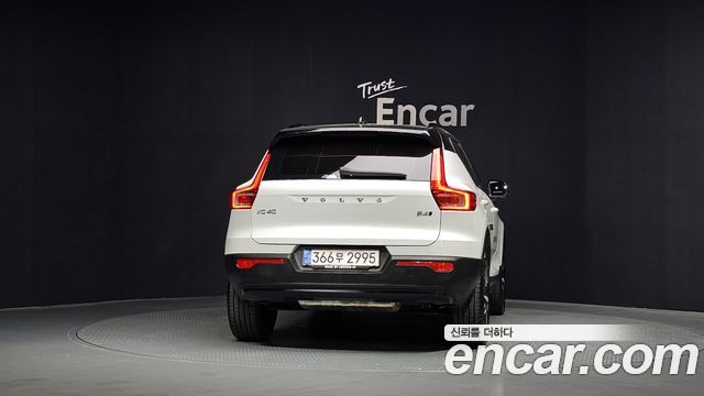 Volvo XC40 B4 R-Design - фото 3