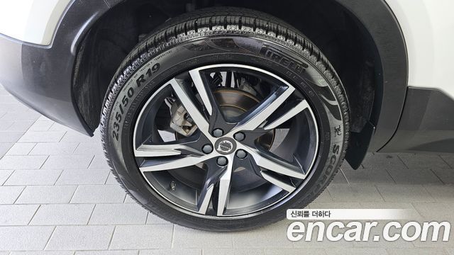 Volvo XC40 B4 R-Design - фото 4