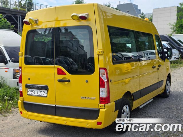 Renault Samsung Master School Bus 15-Seater - фото 2