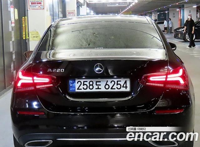 Mercedes-Benz A-Class W177 A220 Sedan - фото 4