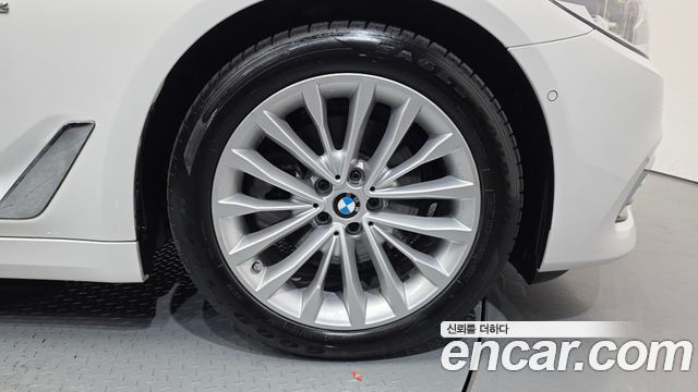 BMW 5-Series G30 520d Luxury Special Edition - фото 4