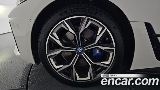 BMW i4 eDrive40 M Sports Pro - фото 3