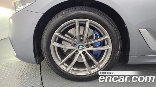 BMW 5-Series G30 530i M Sport Package Plus - фото 4