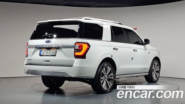 Ford Expedition Platinum 4WD 7Seater - фото 0