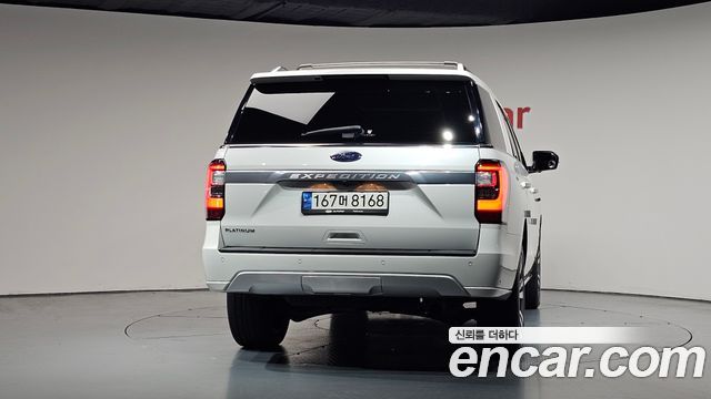 Ford Expedition Platinum 4WD 7Seater - фото 2