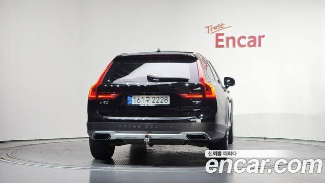 Volvo V90 T5 Pro AWD - фото 3