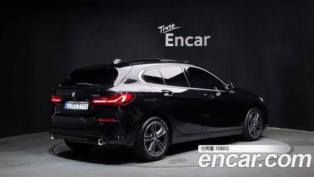 BMW 1-Series F40 120i Sports - фото 1