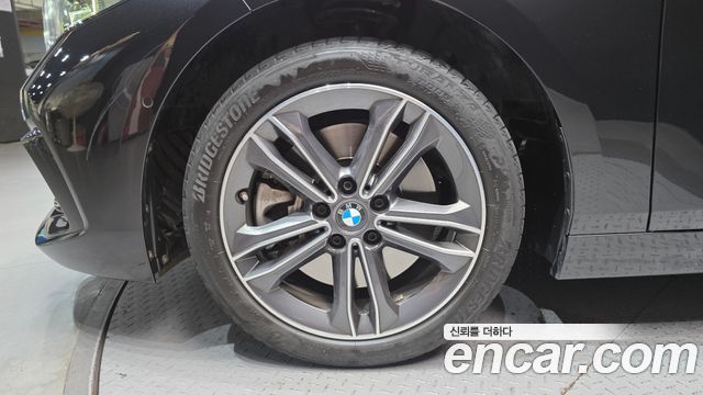 BMW 1-Series F40 120i Sports - фото 4